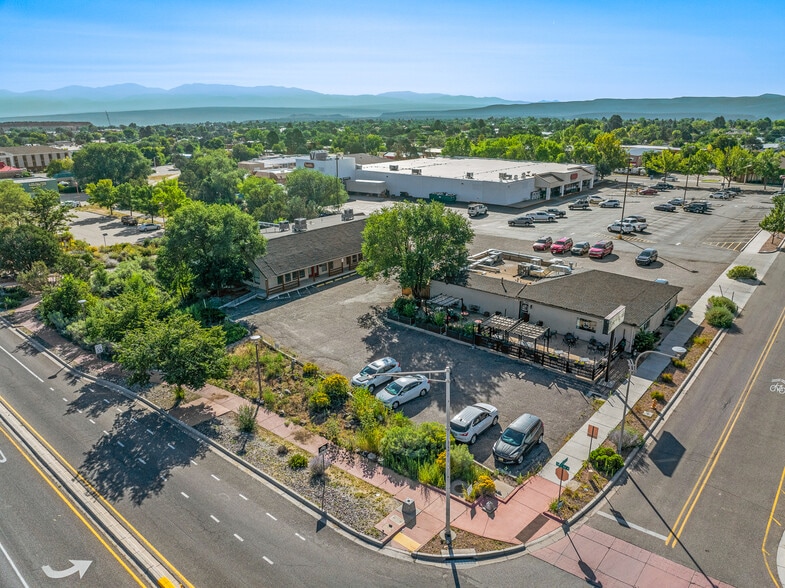 11 & 13 Sherwood Blvd portfolio of 2 properties for sale on LoopNet.ca - Building Photo - Image 2 of 60