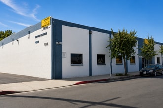 15030-15040 Keswick St, Van Nuys, CA for lease Interior Photo- Image 1 of 4