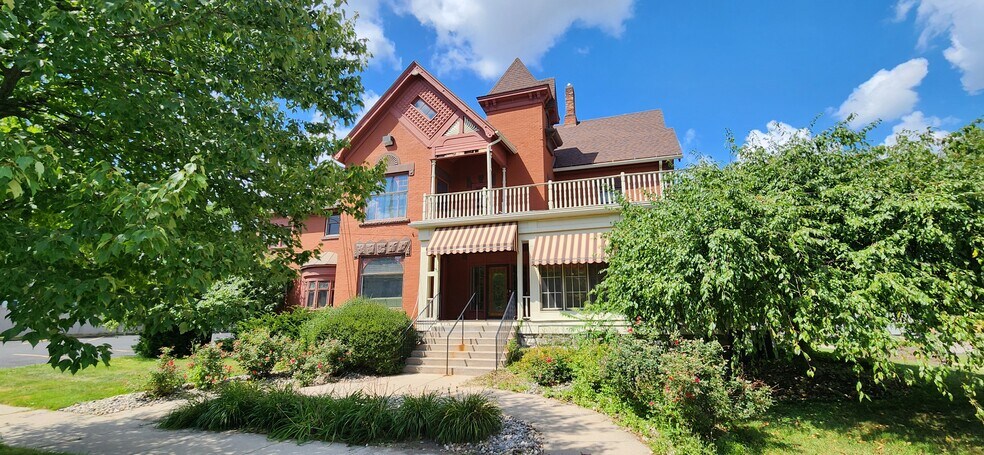 1003 N Washington Ave, Lansing, MI à louer - Photo du bâtiment - Image 3 de 4