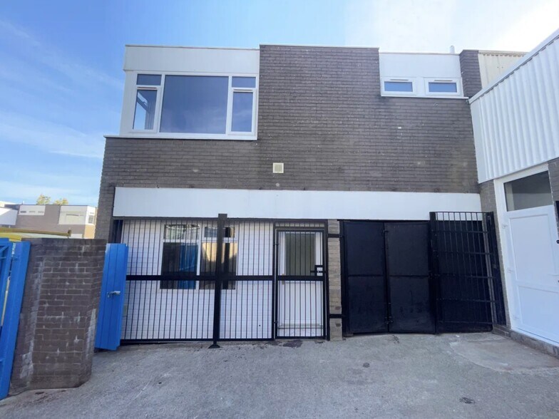 Woodside Rd, Cwmbran à louer - Photo du bâtiment - Image 2 de 2