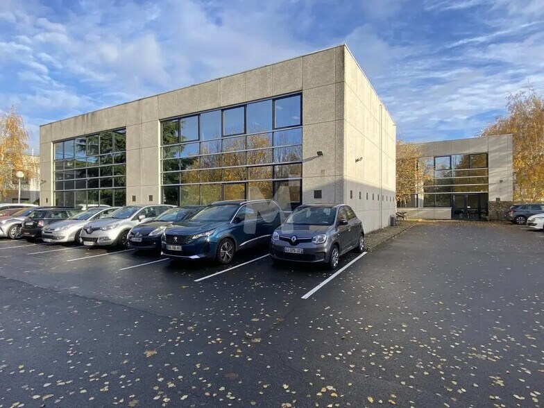 Office in Lisses for sale - Building Photo - Image 1 of 11