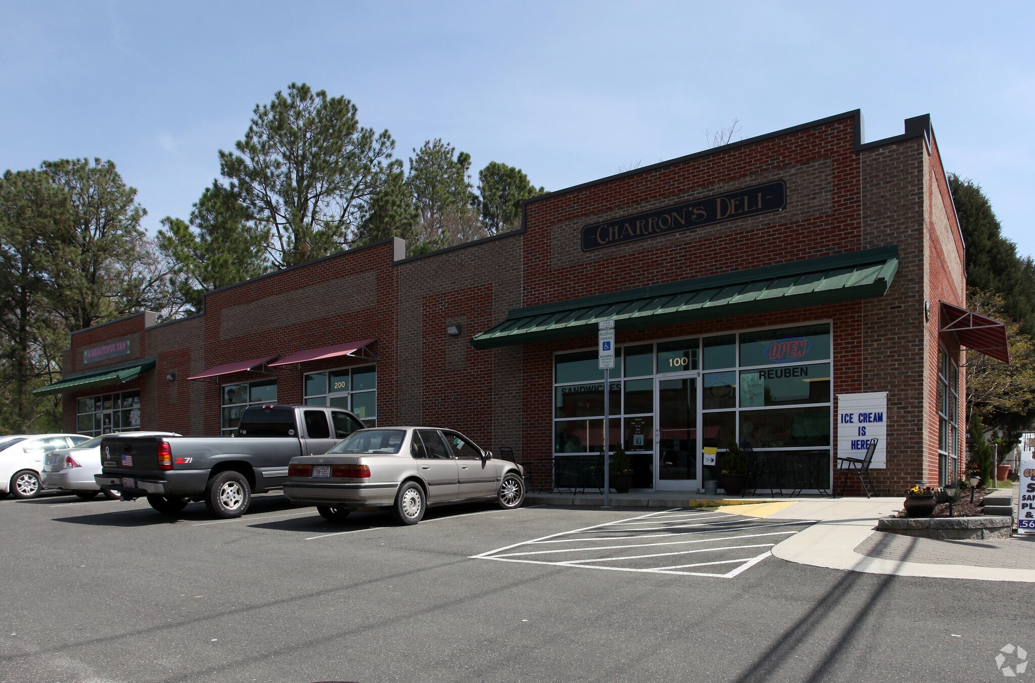 133 E Main St, Youngsville, NC à louer Photo principale- Image 1 de 30