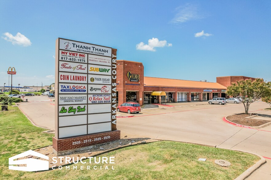 2505-2525 E Arkansas Ln, Arlington, TX à vendre - Photo du bâtiment - Image 3 de 12