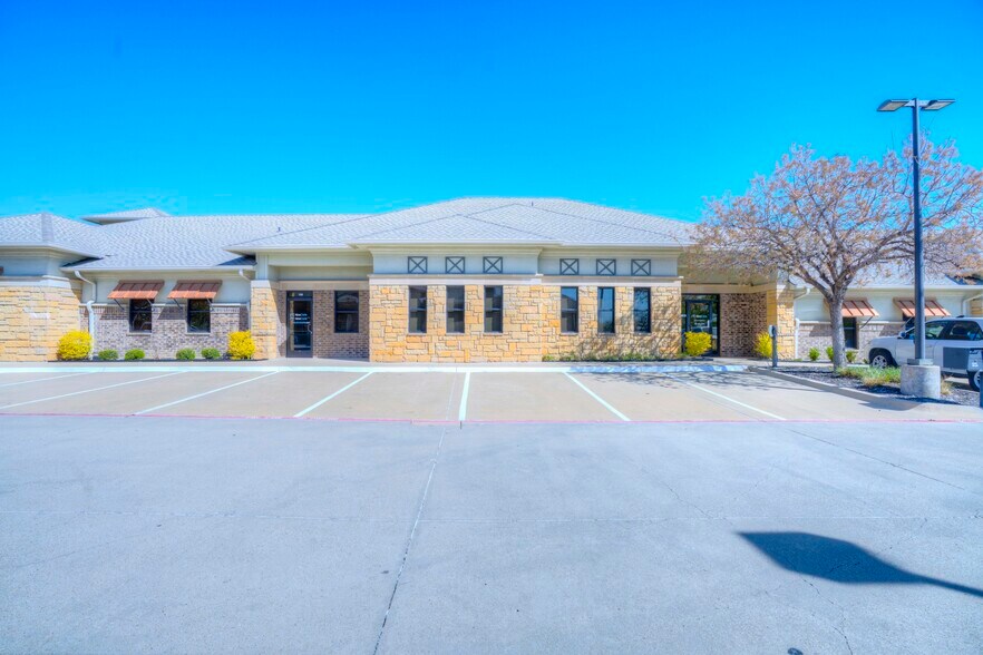 3492 Long Prairie Rd, Flower Mound, TX à louer - Photo du bâtiment - Image 2 de 28