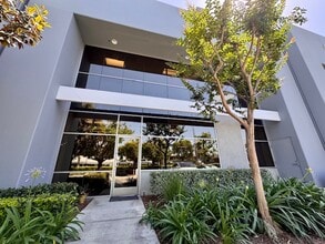 630 W Lambert Rd, Brea, CA à louer Photo du bâtiment- Image 2 de 21