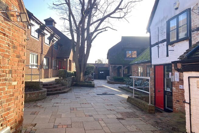 2 The Courtyard, Denmark Street, Wokingham à louer - Photo du bâtiment - Image 3 de 3