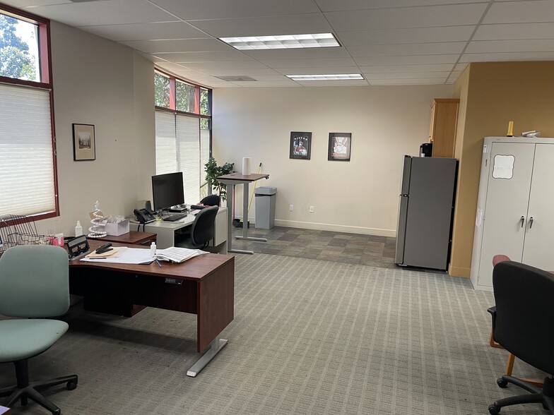 2353 S Broadway, Santa Maria, CA for lease - Building Photo - Image 3 of 7