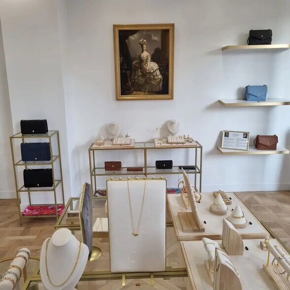 Retail in Paris for lease - Interior Photo - Image 3 of 4