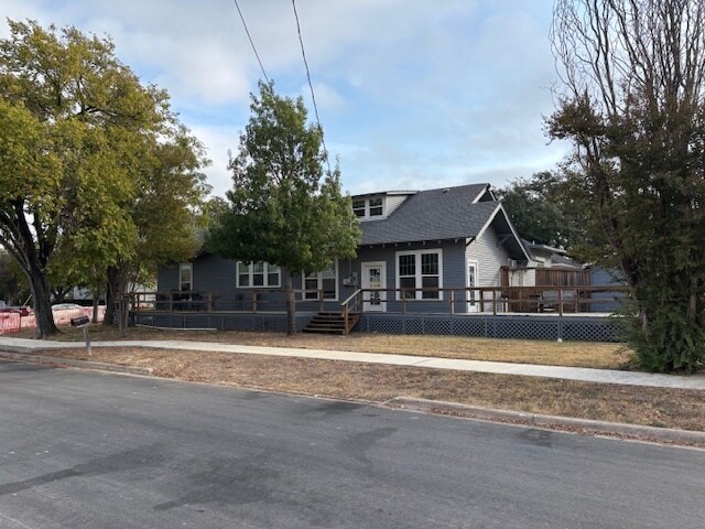 408 W University Ave, Georgetown, TX à louer - Photo principale - Image 2 de 5