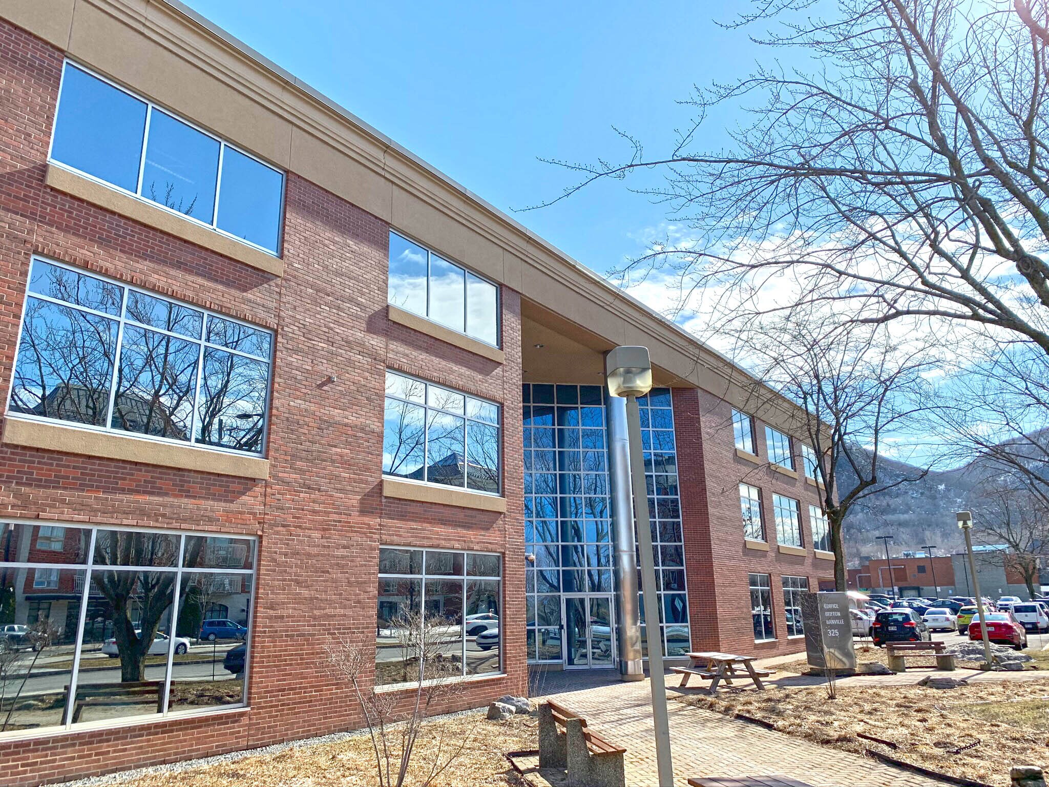 325 Boul Honorius-Charbonneau, Mont-St-Hilaire, QC for sale Building Photo- Image 1 of 1