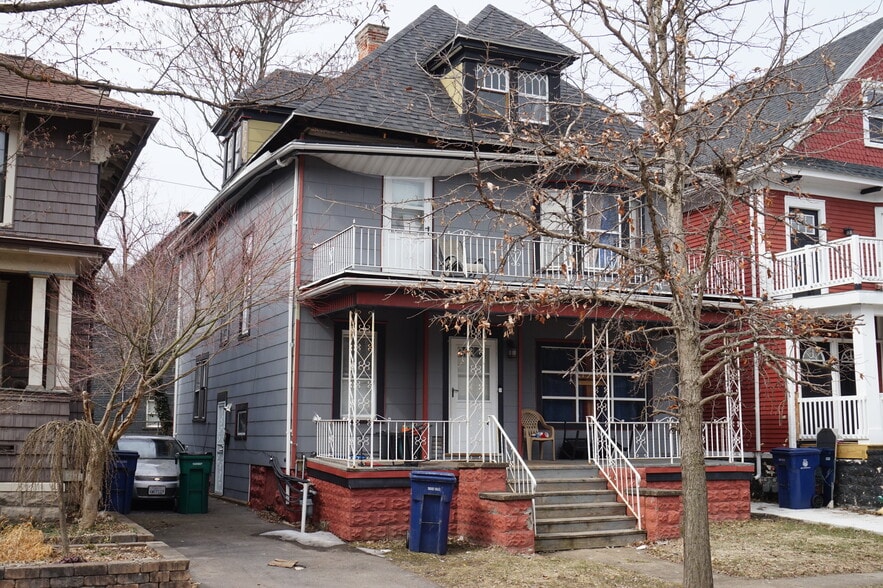 979-314 Limited Partnership, ET.AL portfolio of 4 properties for sale on LoopNet.ca - Building Photo - Image 2 of 9