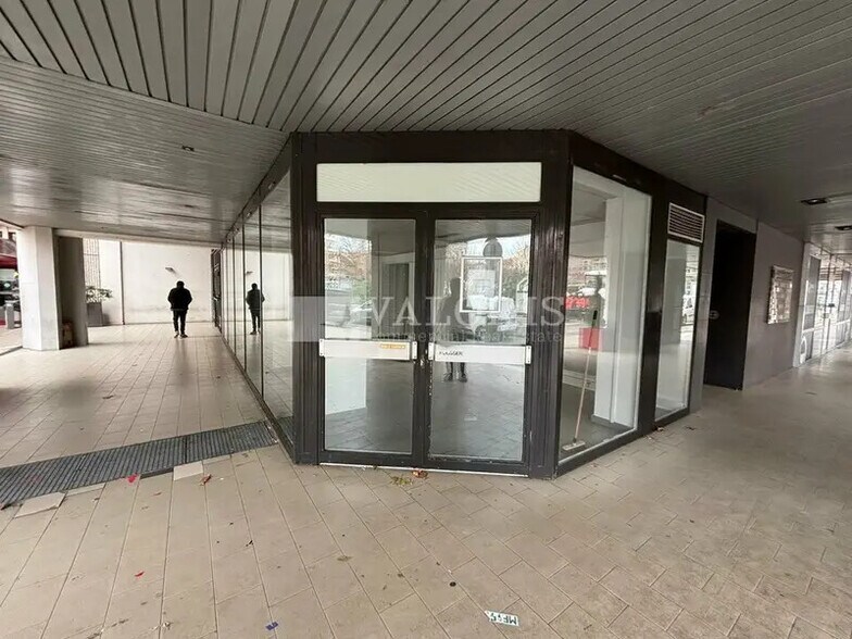74 Rue De Bonnel, Lyon for lease - Lobby - Image 2 of 3
