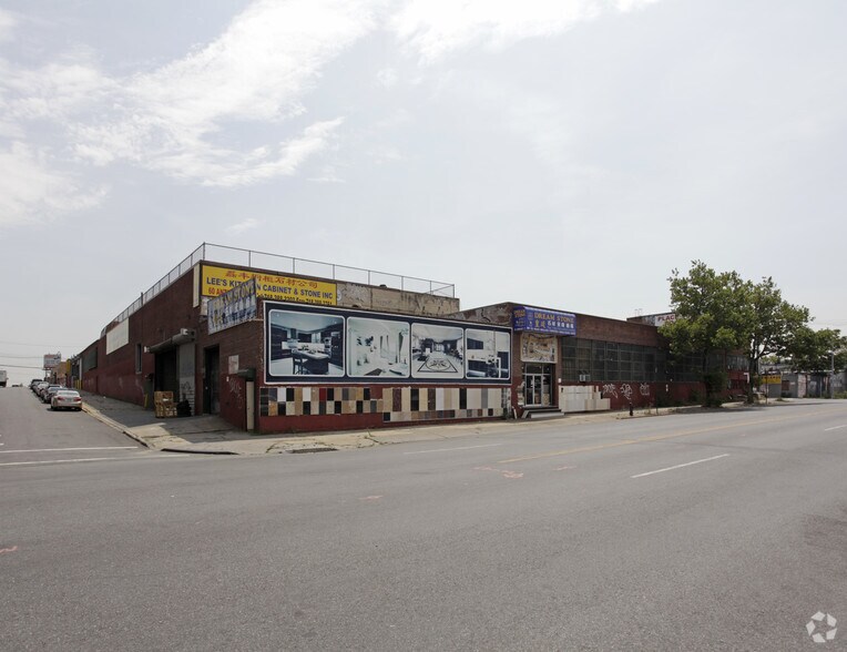 95 Lombardy St, Brooklyn, NY à louer - Photo du bâtiment - Image 2 de 5