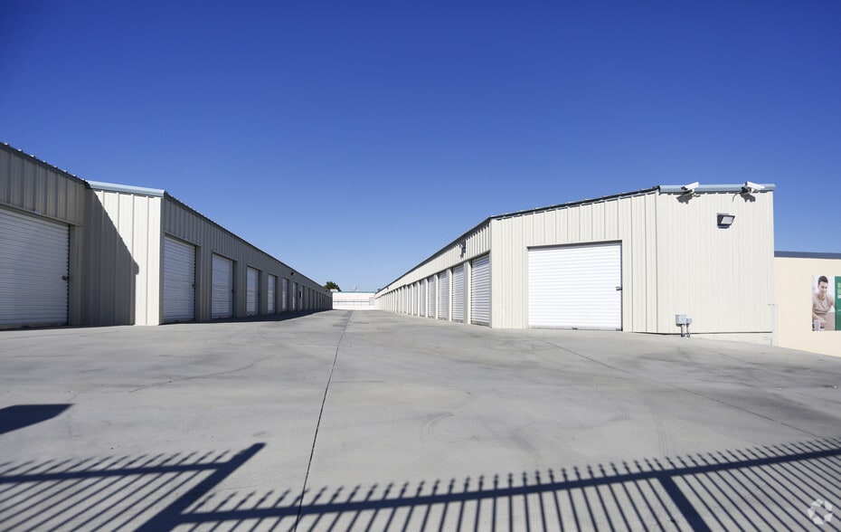 42654 N 10th St W, Lancaster, CA for sale - Building Photo - Image 2 of 4