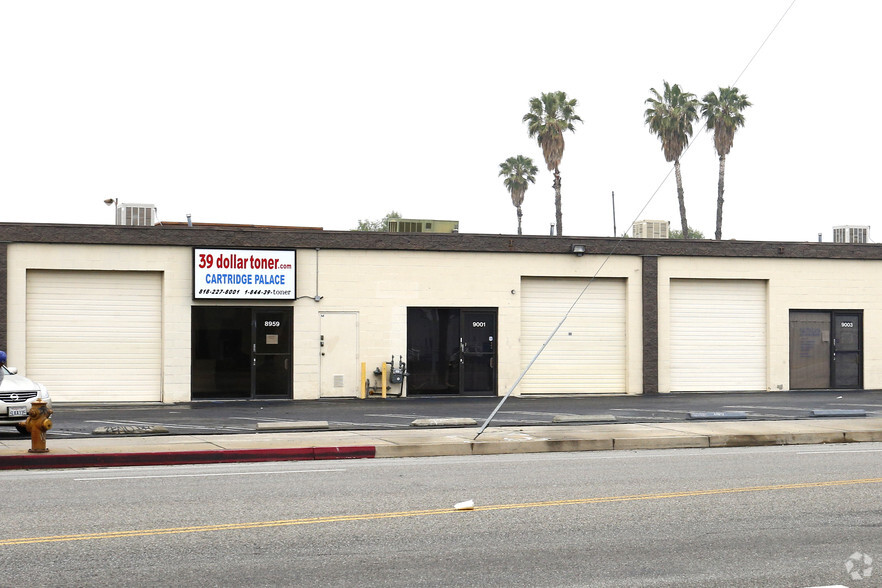 8945-9015 De Soto Ave, Canoga Park, CA à louer - Photo du bâtiment - Image 3 de 5