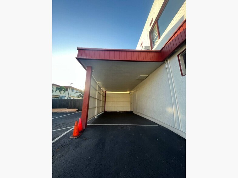 2130 N King St, Honolulu, HI à louer - Photo du bâtiment - Image 2 de 11