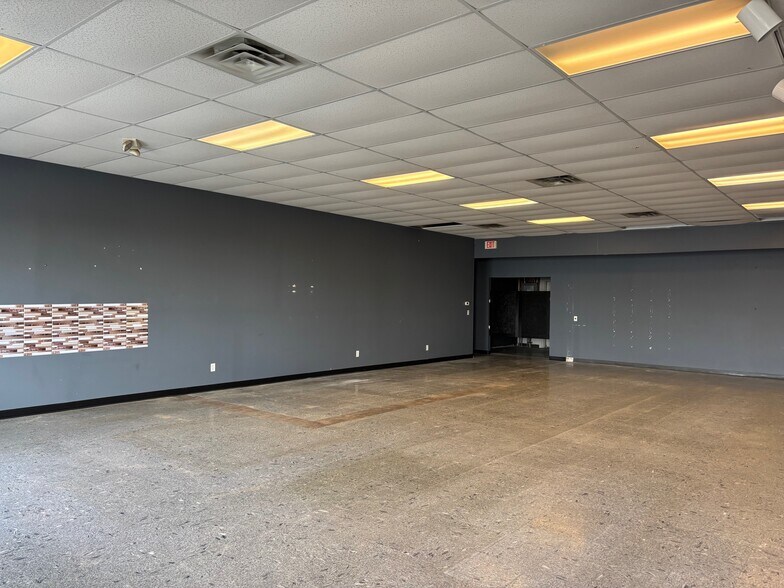 843 W Broadway Ave, Forest Lake, MN à louer - Photo du bâtiment - Image 2 de 10