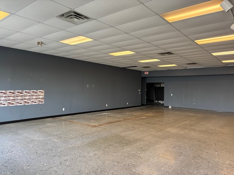 843 W Broadway Ave, Forest Lake, MN à louer - Photo du bâtiment - Image 2 de 10