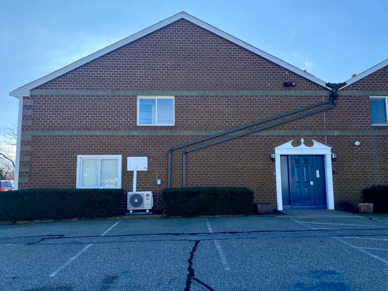 1676 E Main Rd, Portsmouth, RI for lease - Building Photo - Image 2 of 4