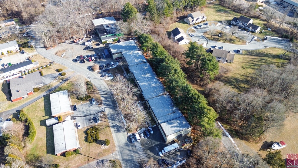 10 Denlar Dr, Chester, CT à vendre - Photo du bâtiment - Image 3 de 43