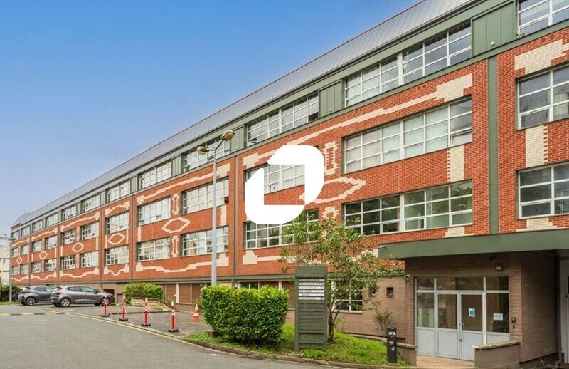 Flex dans Courbevoie à louer - Photo du bâtiment - Image 2 de 12