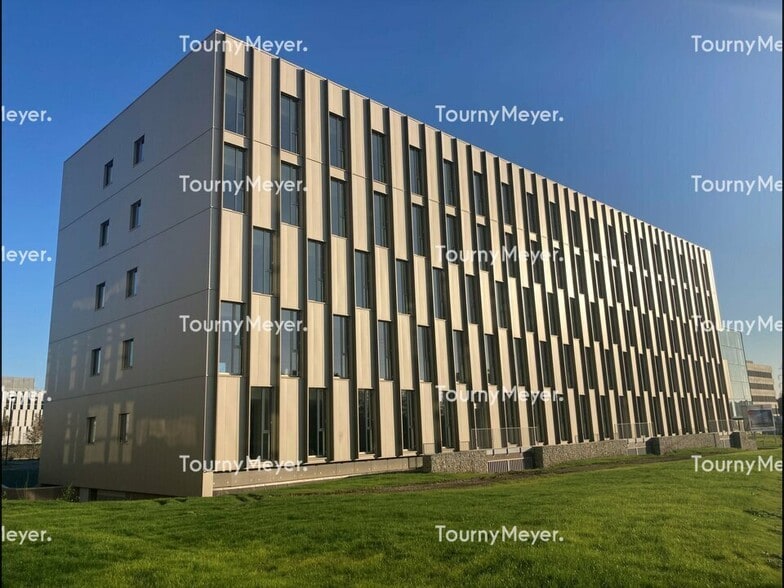 Office in Rennes for lease - Building Photo - Image 2 of 3