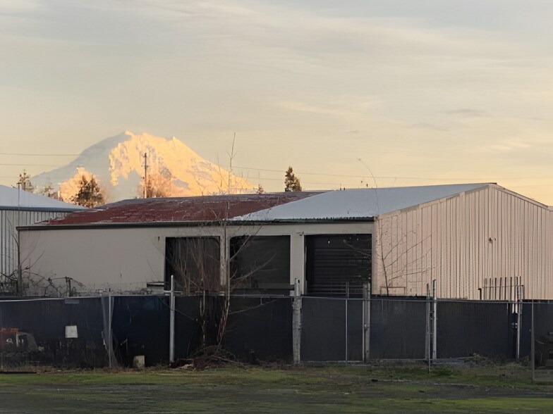10002-10004 162nd Street Ct E, Puyallup, WA à louer - Photo du bâtiment - Image 2 de 5