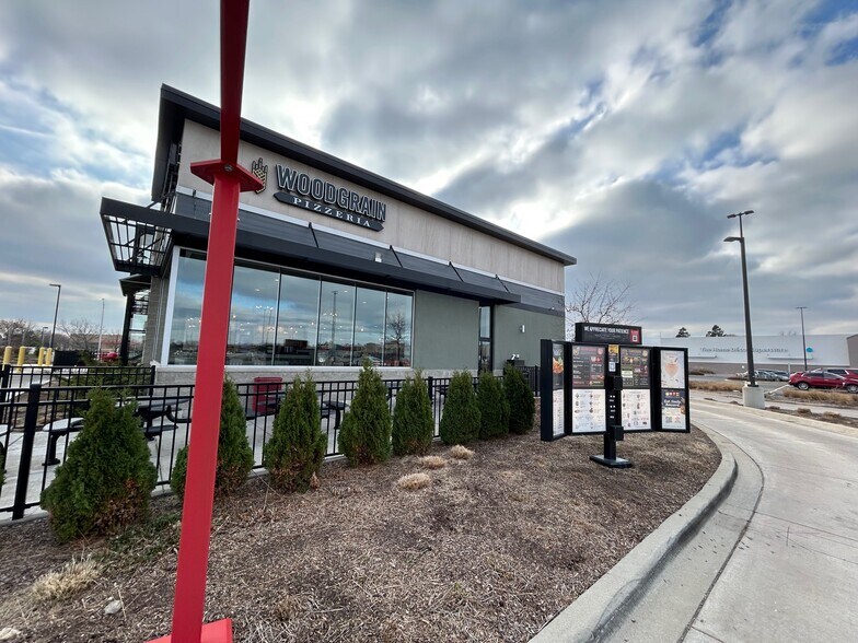 2150 S Randall Rd, Geneva, IL for lease - Building Photo - Image 2 of 4