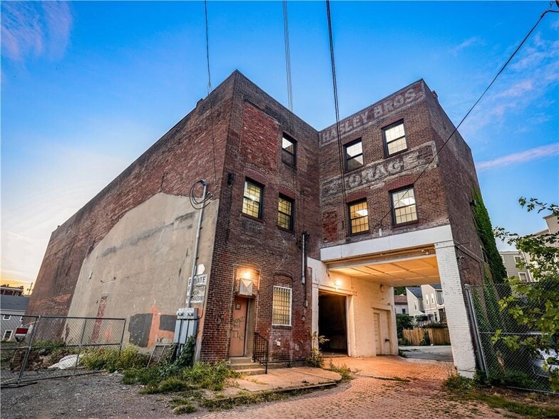 918 Rickenbach St, Pittsburgh, PA for sale - Building Photo - Image 2 of 19