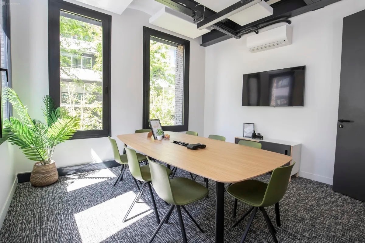 3 Place Martin Levasseur, Saint-Ouen-sur-Seine for lease Interior Photo- Image 1 of 2