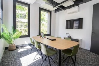 3 Place Martin Levasseur, Saint-Ouen-sur-Seine for lease Interior Photo- Image 1 of 2