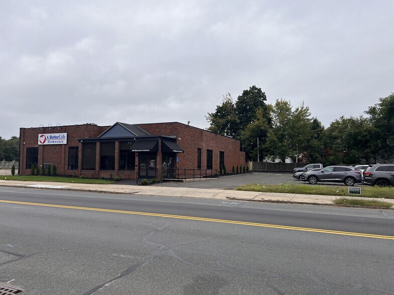 494 Belmont Ave, Springfield, MA à louer - Photo du bâtiment - Image 1 de 15