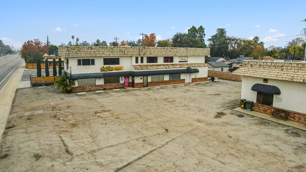 1656 Oak St, Bakersfield, CA à louer - Photo du bâtiment - Image 3 de 26