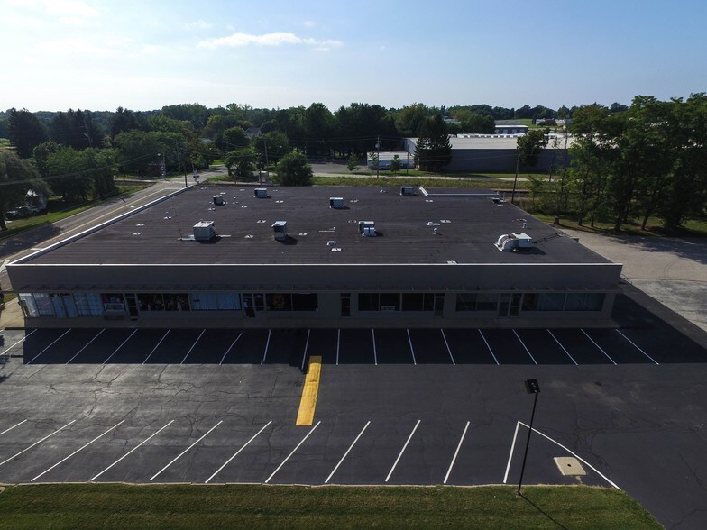 2520-2538 S Cleveland Ave, Saint Joseph, MI à louer - Photo du bâtiment - Image 1 de 11