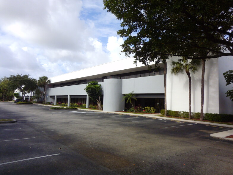 6413 Congress Ave, Boca Raton, FL for lease - Building Photo - Image 2 of 6