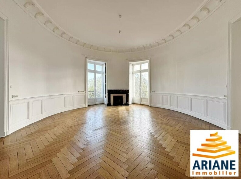 24 Rue Godot De Mauroy, Paris for lease - Interior Photo - Image 1 of 5