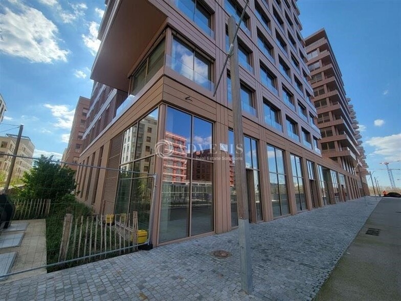 4 24 Rue Maya Angelou, Saint-Ouen-sur-Seine for lease - Building Photo - Image 1 of 9