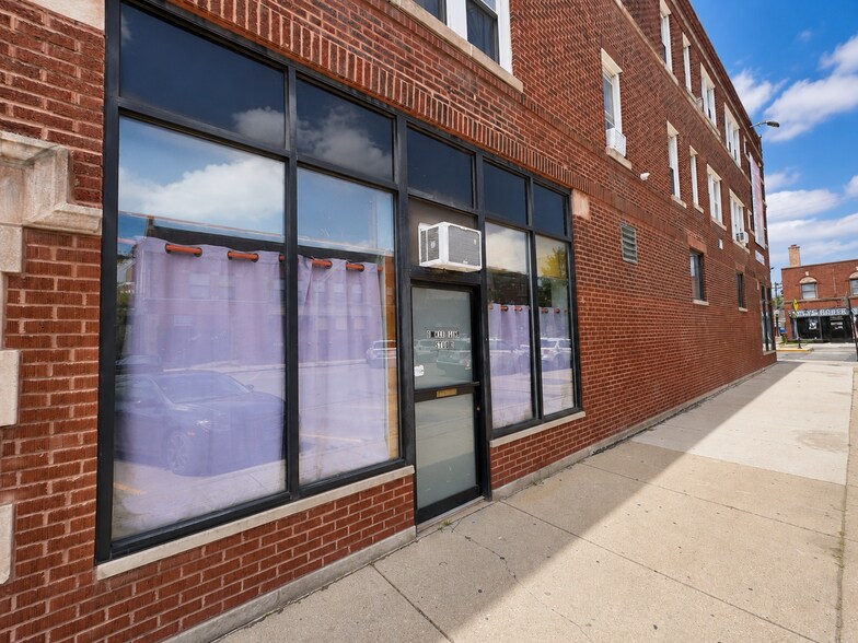 2354 N Saint Louis Ave, Chicago, IL à louer - Photo du bâtiment - Image 3 de 4