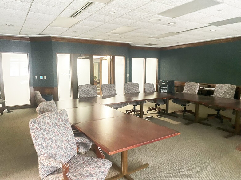 800 N Arkansas Ave, Russellville, AR à louer - Photo du bâtiment - Image 3 de 7