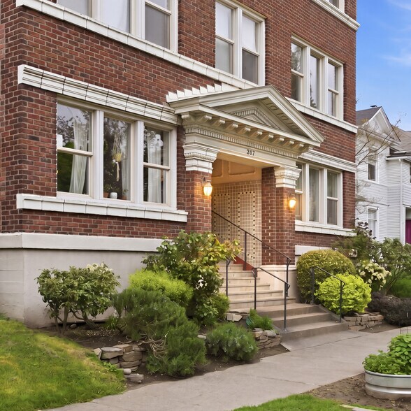 317 18th Ave E, Seattle, WA à vendre - Photo du bâtiment - Image 2 de 14