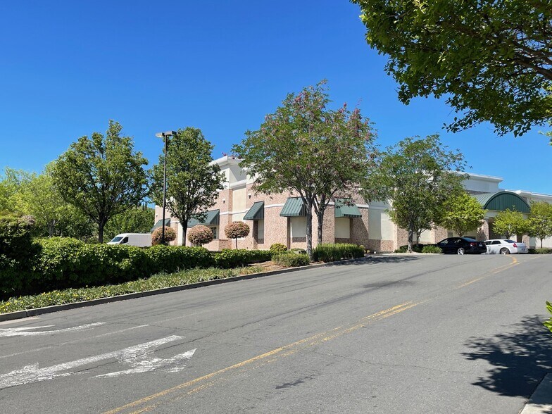 3340 N Texas St, Fairfield, CA à louer - Photo du bâtiment - Image 2 de 10