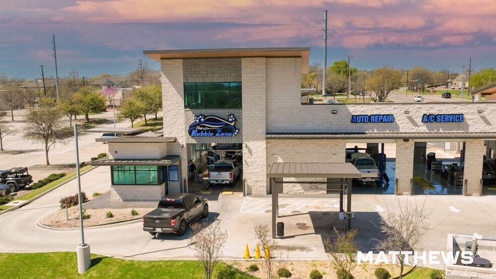 5243 Naaman Forest Blvd, Garland, TX à vendre - Photo du bâtiment - Image 2 de 6