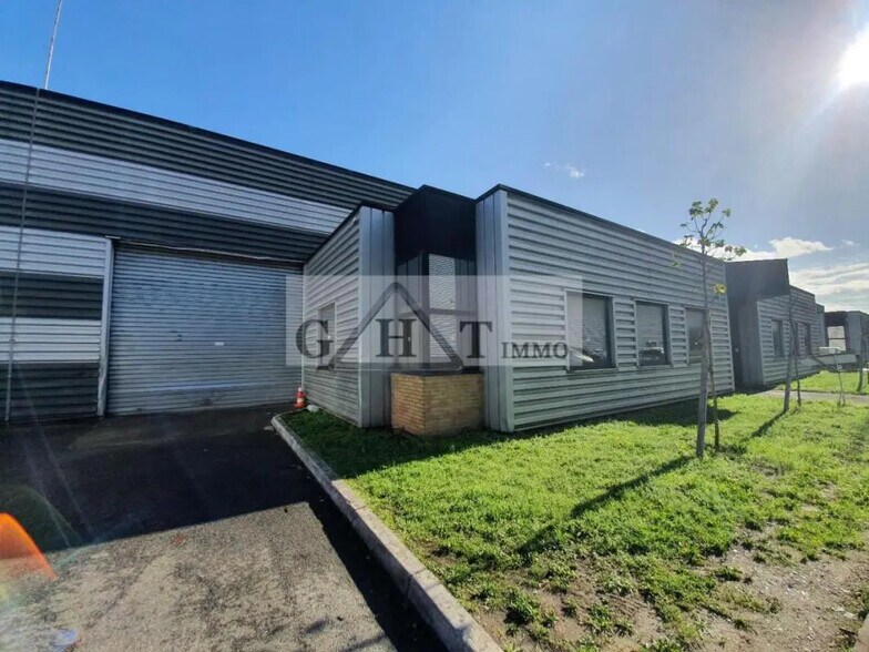 Bureau dans Le Bourget à louer - Photo du bâtiment - Image 2 de 5