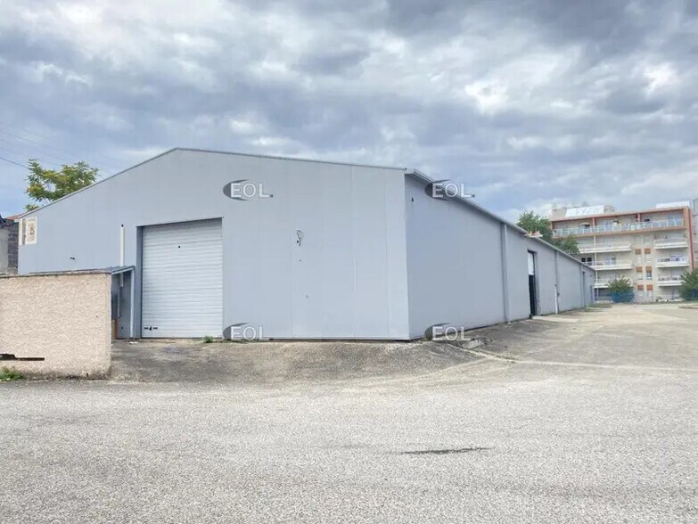 Industriel dans Vénissieux à louer - Photo du bâtiment - Image 3 de 9