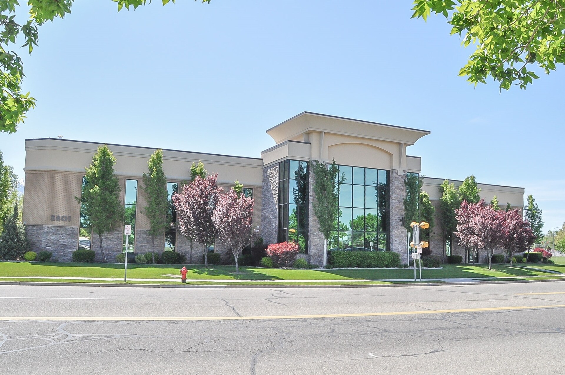 5801 S Fashion Blvd, Murray, UT for lease Primary Photo- Image 1 of 8