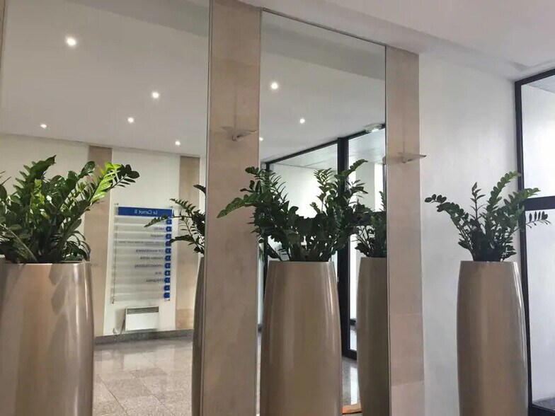 Bureau dans Bagnolet à louer - Hall d’entrée - Image 2 de 9