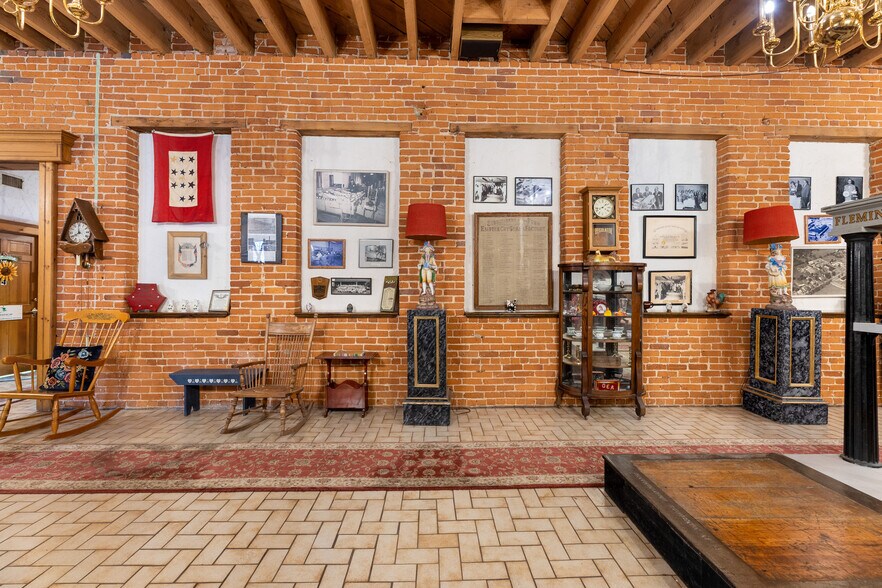 84 Park Ave, Flemington, NJ à louer - Photo du bâtiment - Image 1 de 50