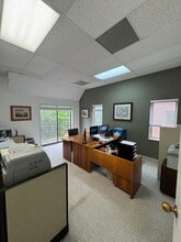 6736-6744 Old Mclean Village Dr, McLean, VA for lease Interior Photo- Image 2 of 9