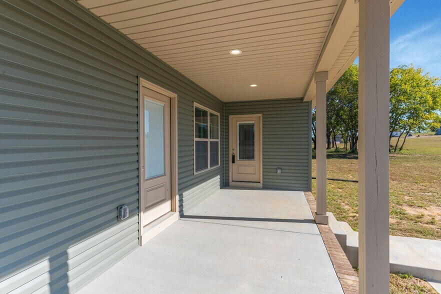 100 Amos Cir, Lafayette, TN à vendre - Photo du bâtiment - Image 3 de 3