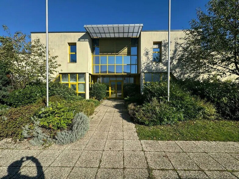 Industriel dans Villepinte à louer - Photo du bâtiment - Image 2 de 18
